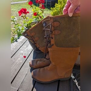 UGG Elsa boots Size 7.5 S